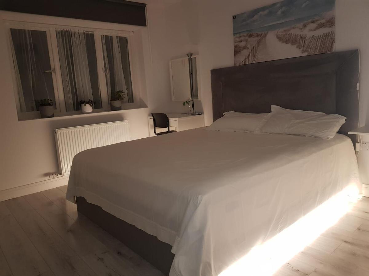 Barnoaks House - Private Room Ensuite Bathroom Homestay دبلن المظهر الخارجي الصورة